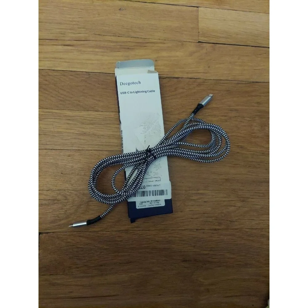 Deego tech USB-C Lightning Cable 10ft Black/White New open box